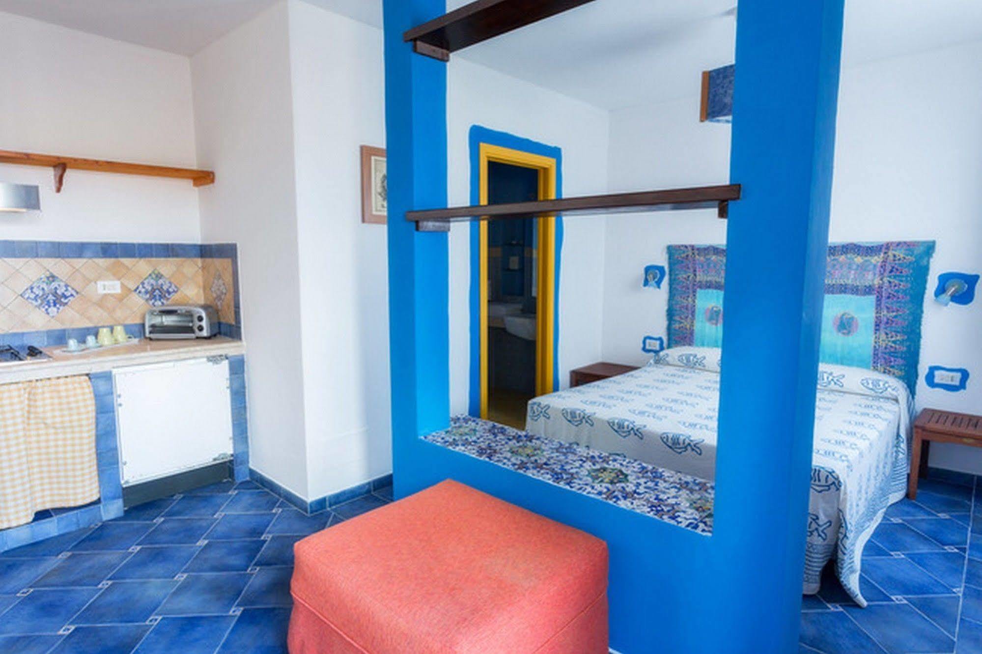 Hotel Clelia Isola di Ustica Exterior photo